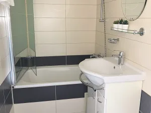 Pronájem bytu 2+kk, Praha - Kobylisy, Taussigova, 47 m2