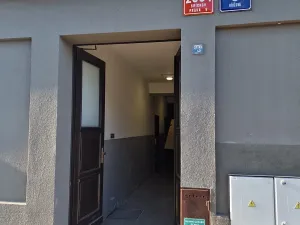 Pronájem bytu 2+kk, Praha - Smíchov, Křížová, 42 m2