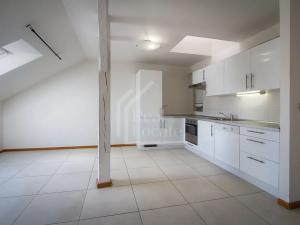 Pronájem bytu 2+kk, Praha - Holešovice, Komunardů, 48 m2