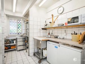 Pronájem restaurace, Praha - Strašnice, Gutova, 301 m2