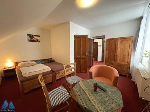 Pronájem restaurace, Horní Maršov, Třída Josefa II., 320 m2