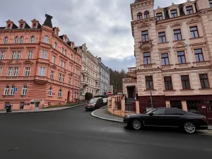 Prodej bytu 3+1, Karlovy Vary, Svahová, 98 m2