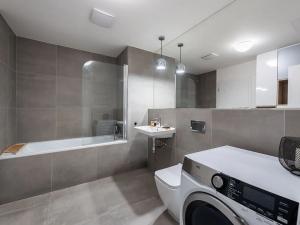 Pronájem bytu 2+kk, Praha, Na Komořsku, 55 m2