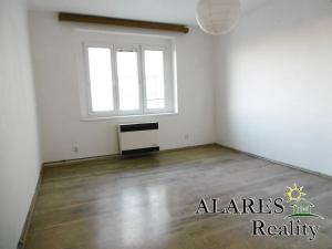 Pronájem bytu 1+kk, Praha - Smíchov, Křížová, 28 m2