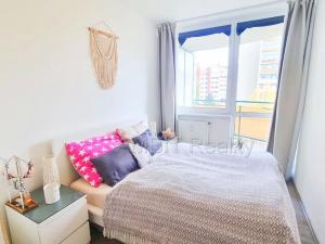 Pronájem bytu 2+kk, Praha - Hlubočepy, Voskovcova, 42 m2