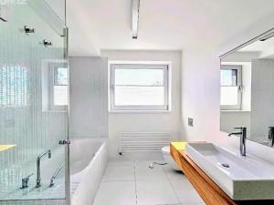 Pronájem bytu 3+kk, Praha, U Dívčích hradů, 123 m2