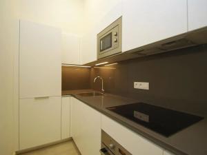 Pronájem bytu 3+1, Praha - Nové Město, Bolzanova, 93 m2