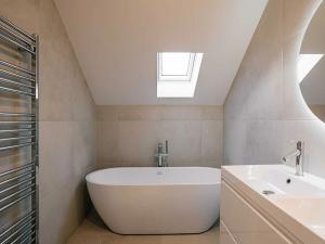 Prodej rodinného domu, Dolní Břežany, U Lesa, 150 m2