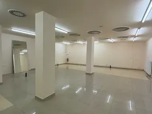 Prodej obchodního prostoru, Karlovy Vary, Divadelní náměstí, 100 m2