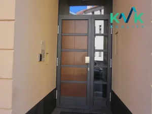 Pronájem obchodního prostoru, Karlovy Vary, Krále Jiřího, 19 m2