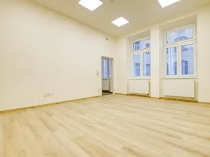 Pronájem kanceláře, Praha - Holešovice, Milady Horákové, 141 m2