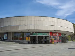 Prodej obchodního prostoru, Praha - Vršovice, Kubánské náměstí, 112 m2