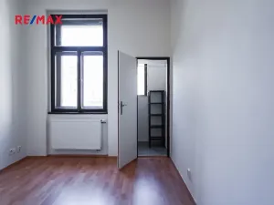 Pronájem bytu 1+1, Praha - Vinohrady, Velehradská, 40 m2