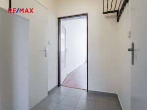 Pronájem bytu 1+1, Praha - Vinohrady, Velehradská, 40 m2