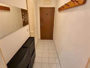 Pronájem bytu 2+kk, Praha - Troja, Hnězdenská, 37 m2