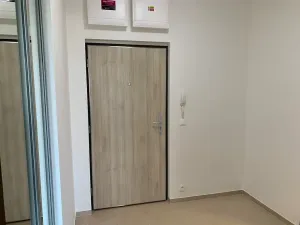 Pronájem bytu 1+kk, Praha - Hloubětín, Laponská, 37 m2