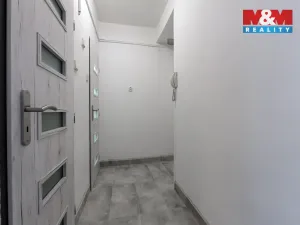 Pronájem bytu 1+1, Cheb, Kasární náměstí, 30 m2