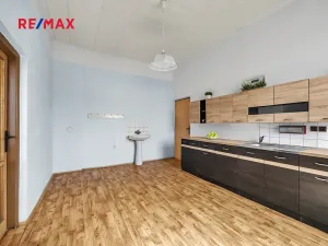 Prodej rodinného domu, Plaňany, Pražská, 152 m2