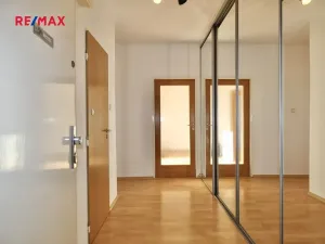 Pronájem bytu 2+1, Praha - Malešice, Káranská, 53 m2