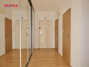 Pronájem bytu 2+1, Praha - Malešice, Káranská, 53 m2