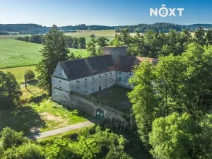 Prodej komerční nemovitosti, Buzice, 1800 m2