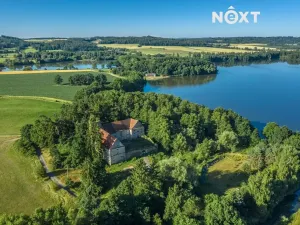 Prodej komerční nemovitosti, Buzice, 1800 m2