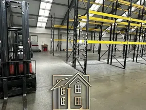 Pronájem skladu, Praha, Libušská, 1900 m2