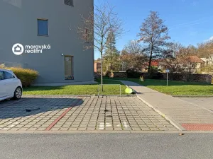 Pronájem garážového stání, Oslavany, náměstí 13. prosince, 15 m2