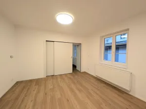 Pronájem bytu 1+kk, Praha - Vinohrady, Bořivojova, 33 m2