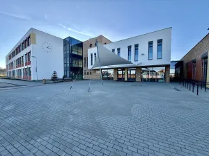 Pronájem rodinného domu, Jesenice - Zdiměřice, Skřivanová, 345 m2