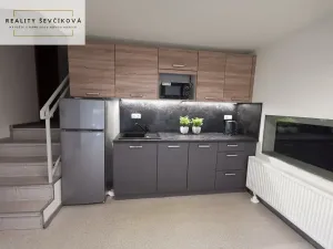 Pronájem obchodního prostoru, Hradec Králové, Vlčkovická, 700 m2