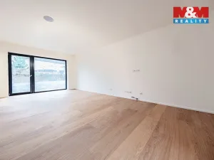Prodej bytu 2+kk, Praha - Holyně, náměstí Pod lípou, 58 m2