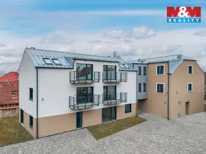 Prodej bytu 2+kk, Praha - Holyně, náměstí Pod lípou, 58 m2