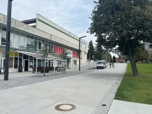 Pronájem obchodního prostoru, Kopřivnice, Nové náměstí, 60 m2