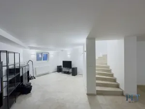 Pronájem vily, Babice, Starobabická, 728 m2