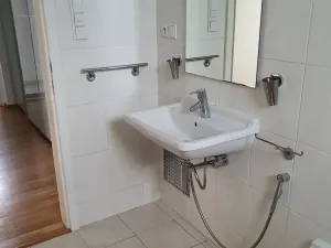 Pronájem bytu 1+kk, Praha - Modřany, Spinozova, 38 m2