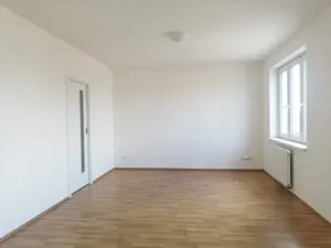Pronájem bytu 1+kk, Praha - Holešovice, Malá Plynární, 33 m2