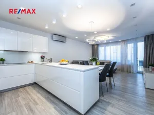 Pronájem bytu 2+kk, Praha - Strašnice, Novostrašnická, 68 m2