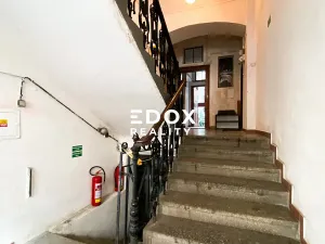 Prodej bytu 2+kk, Praha - Smíchov, U Santošky, 39 m2