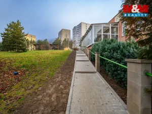 Pronájem obchodního prostoru, Ústí nad Labem - Severní Terasa, Šrámkova, 181 m2