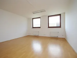 Pronájem kanceláře, Praha - Smíchov, Štefánikova, 63 m2