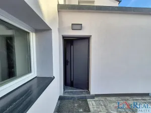 Pronájem bytu 3+kk, Radonice, Ligasova, 71 m2