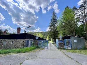 Prodej výrobních prostor, Skryje, 3000 m2