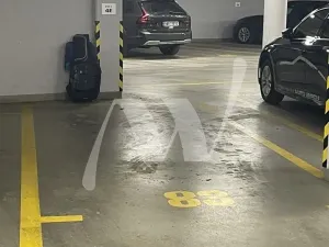 Pronájem garážového stání, Praha - Žižkov, Kališnická, 15 m2