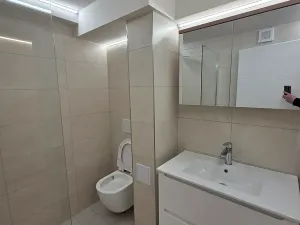 Pronájem bytu 1+kk, Praha - Vinohrady, Nad olšinami, 27 m2