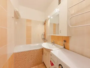 Pronájem bytu 2+kk, Praha - Kobylisy, Rajmonova, 55 m2