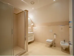 Prodej bytu 3+kk, Karlovy Vary, Divadelní náměstí, 137 m2