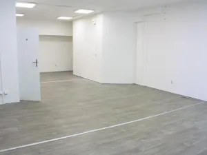 Pronájem kanceláře, Zlín, nám. T. G. Masaryka, 68 m2