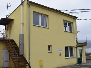 Pronájem kanceláře, Chlumec, U Dálnice, 42 m2