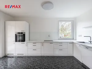 Prodej vily, Měchenice, Hlavní, 330 m2